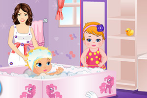 宝贝索菲亚与妹妹