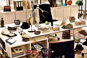 白领办公室找东西