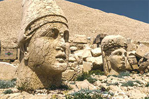 逃离内幕鲁特石像山