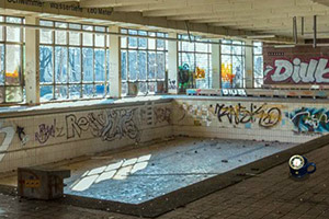 废弃的游泳馆逃脱