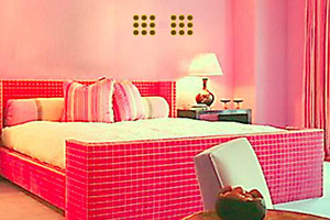 逃离粉红色调房间