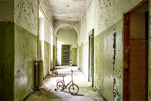 逃离废弃庇护所