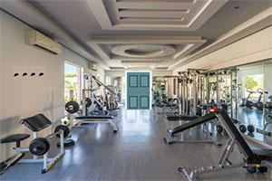 宽敞的健身房逃脱