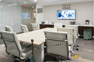 逃离技术会议现场