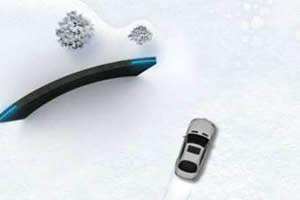 开奔驰雪地狂飚