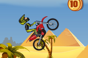 金字塔摩托越野