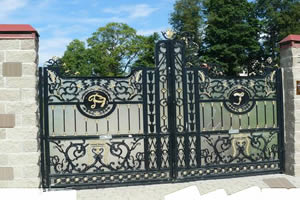 古宅偷王冠逃生