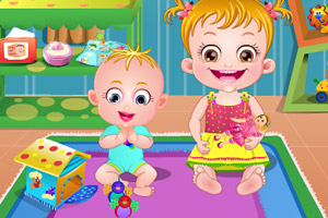 可爱宝贝照顾弟弟