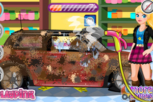 可爱女孩洗爱车