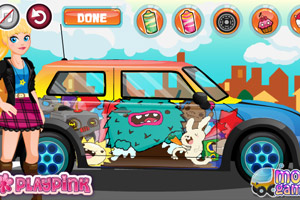 可爱女孩洗爱车