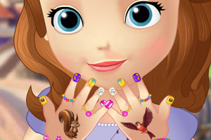 索菲亚伤后做美甲