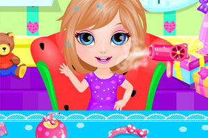 芭比宝贝浴室玩耍