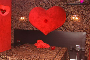 逃离爱心房间