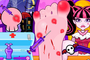 怪物女生看脚伤