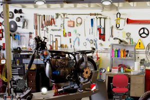 摩托车车间找东西