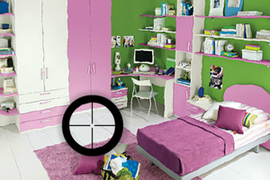 男孩卧室找东西