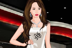 女孩参观汽车展