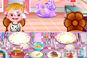 可爱宝贝用晚餐