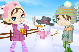 小情侣堆雪人