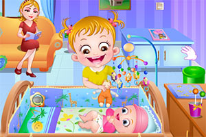 可爱宝贝照顾小婴儿