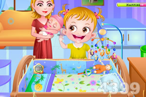 可爱宝贝照顾小婴儿