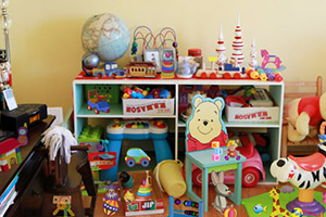 玩具屋内找东西