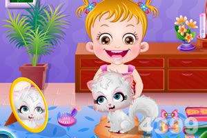 可爱宝贝照顾猫咪