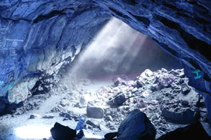 神秘水底洞穴逃生