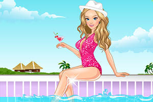 在游泳池的装扮