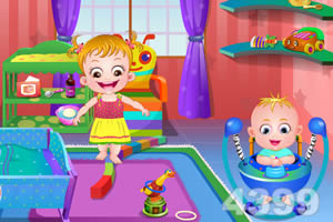 可爱宝贝照顾弟弟