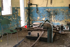 逃离遗弃的红色房间5