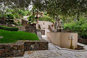 废弃的古堡花园逃脱