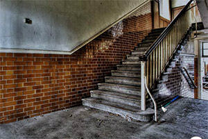 废弃男子学校逃脱