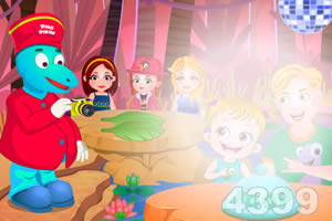 可爱宝贝在恐龙公园