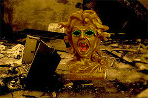 眼镜蛇破房逃脱