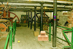 钢铁锻造厂逃脱