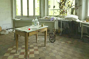 逃离废弃的疗养院