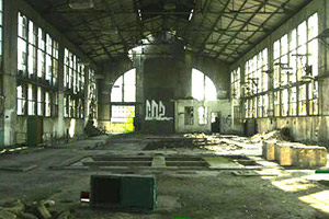 逃出废弃的纺织厂