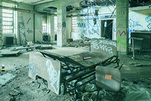 逃脱废弃皇家避难所