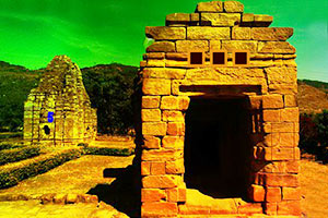 老鼠逃出废弃神坛