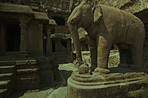 逃离巨大的洞穴