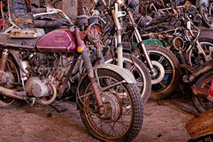 废弃的摩托车厂逃脱