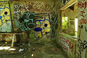 逃离废弃涂鸦城堡