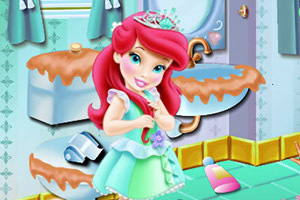 宝贝爱丽儿打扫浴室