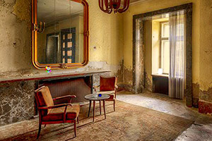 老旧荒废的酒店逃脱