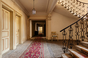 废旧的酒店逃脱