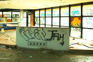 废弃的购物中心逃脱