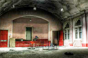 逃出可怕的避难所