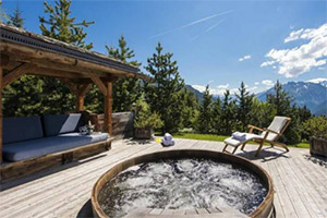 废弃的山顶酒店逃脱