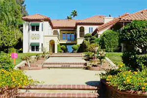 小男孩逃出别墅